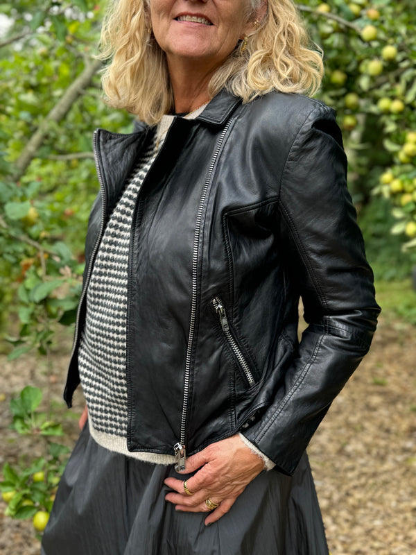 Notyz Biker Jacket - Black w. Silver | Notyz | Køb online hos Moster D – Hurtig levering