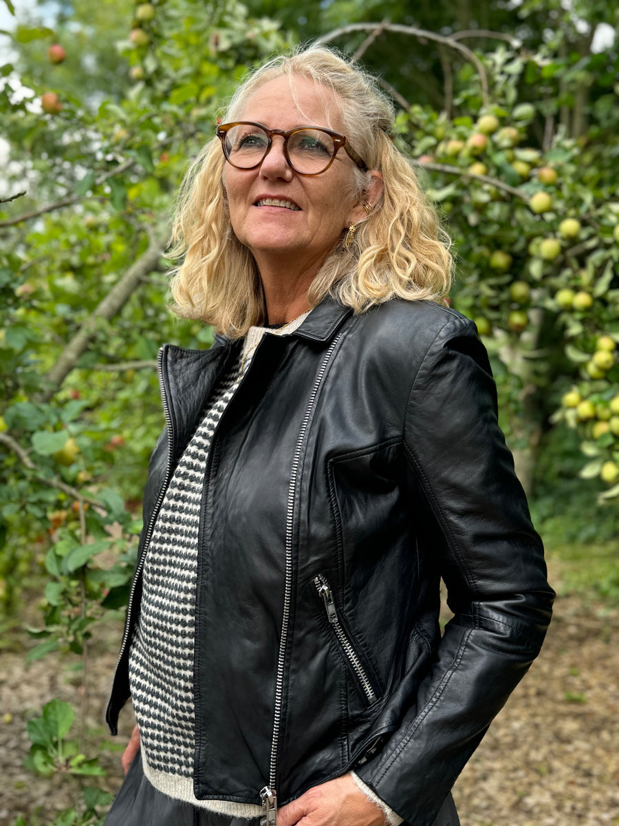 Notyz Biker Jacket - Black w. Silver | Notyz | Køb online hos Moster D – Hurtig levering