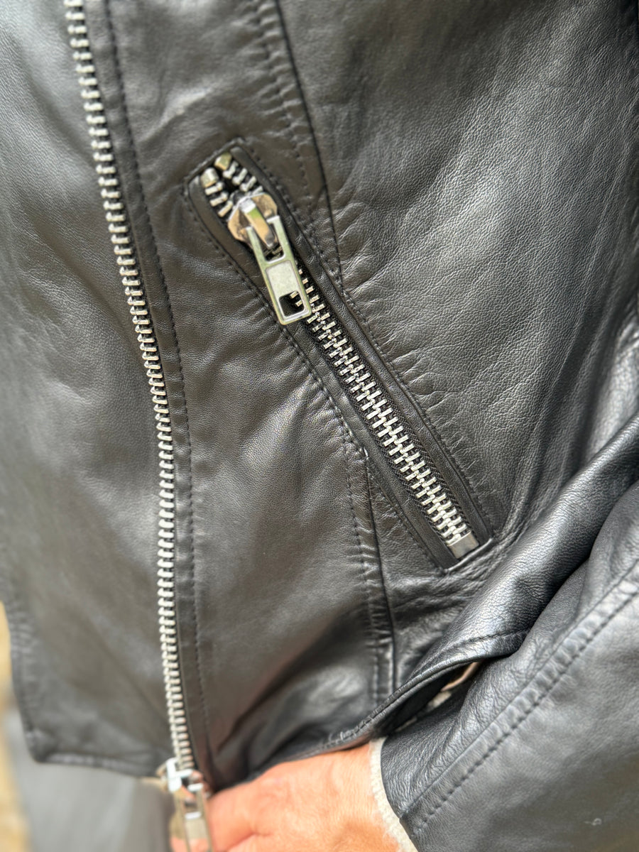 Notyz Biker Jacket - Black w. Silver | Notyz | Køb online hos Moster D – Hurtig levering