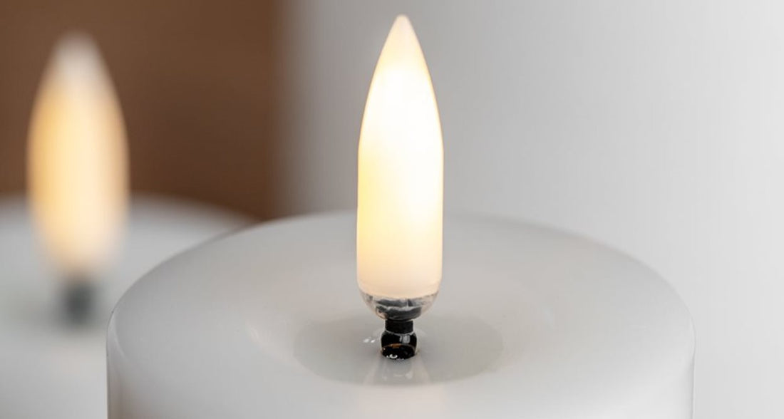 Uyuni LED Smeltet Bloklys, Nordic White, Smooth, Ø5 x H7,5 cm
